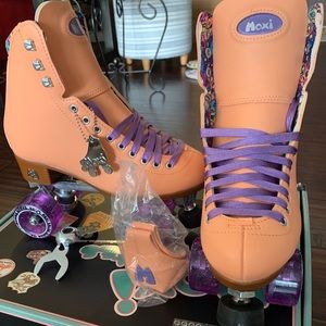 MOXI BEACH BUNNY Rollerskates in Peach - size 6